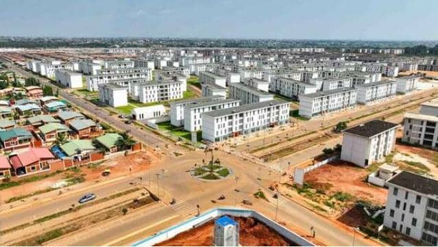 Benin-Patrice Talon et son gouvernement redessinent le cadre de vie des Béninois : la Cité de Ouèdo, un modèle de logements sociaux modernes et accessibles