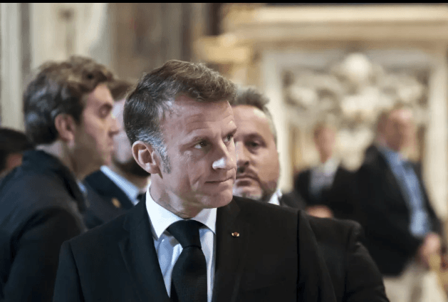 Emmanuel Macron s'ingère dans l'élection selon la presse italienne